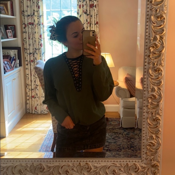 LF green criss cross sweater - Picture 2 of 3